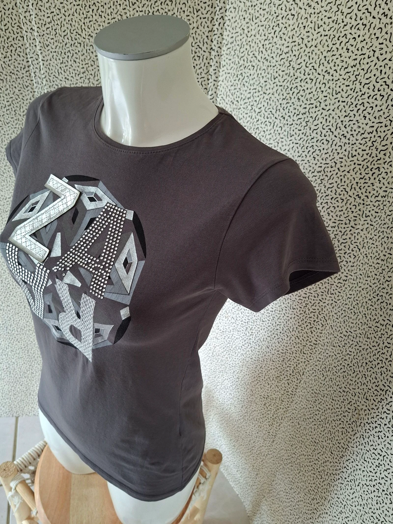 Zara Collection anthracite gray T-shirt M logo letters rhinestones short sleeves women – photo 2